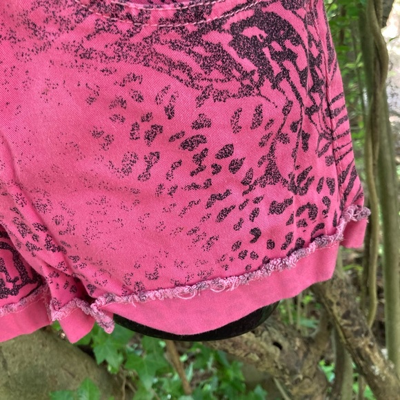 Hot Pink Leopard LEI Jrs 7 Distressed Shorts - Picture 5 of 12